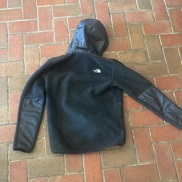 The North Face Black Fleece Jacket - Picture 4 of 6